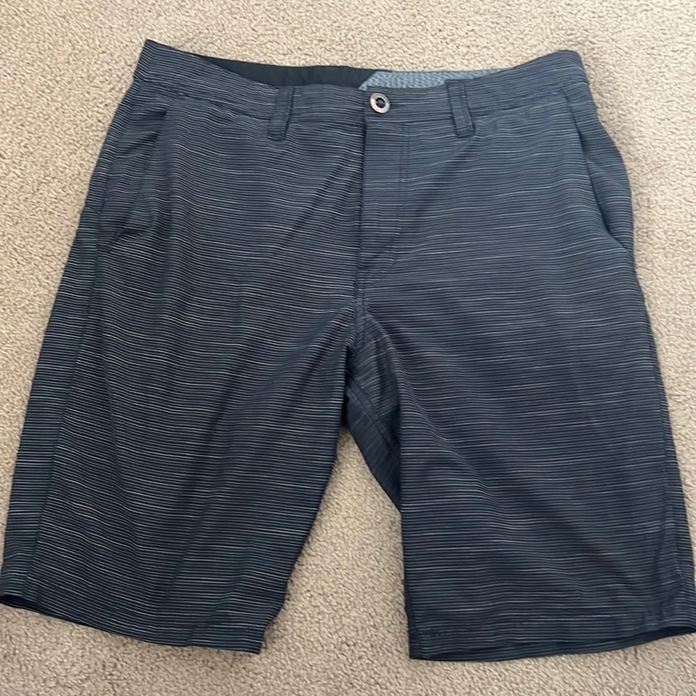 Volcom men’s hybrid shorts size 33 black and white pin stripe